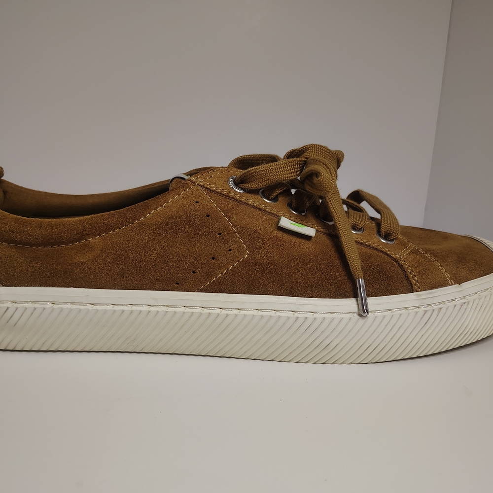 Cariuma Unisex OCA Low Carmel Suede Sneakers Men's 9.5/Women's 10.5